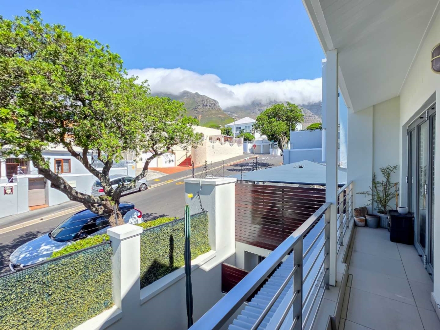 2 Bedroom Property for Sale in Vredehoek Western Cape